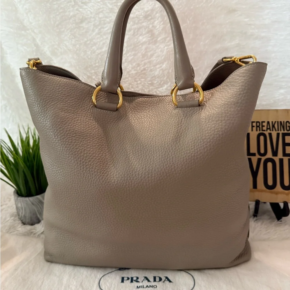 🎉HP🎉Prada Vitello Daino Tote/Satchel Handbag in Argilla Gray - Picture 3 of 16
